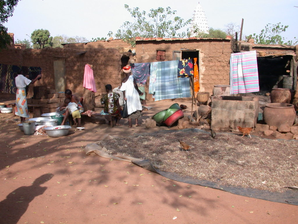 BURKINA FASO, Bobo Dioulasso, Grande MARCHE, sale of spices