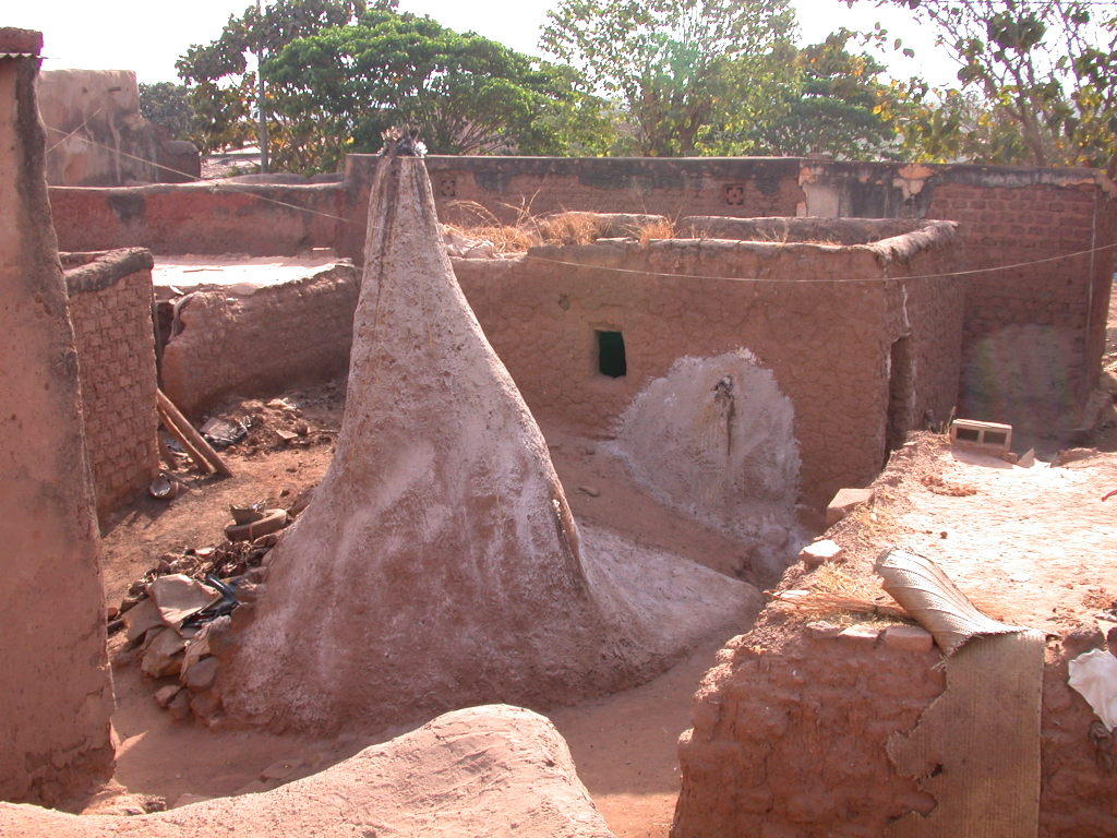 BURKINA FASO, Bobo Dioulasso, Grande MARCHE, sale of spices