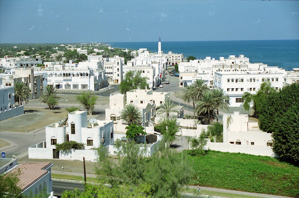 Коло оману. Сохар Оман. Город Сохар Оман. Порт Маскат Оман. Сухар город в Омане.